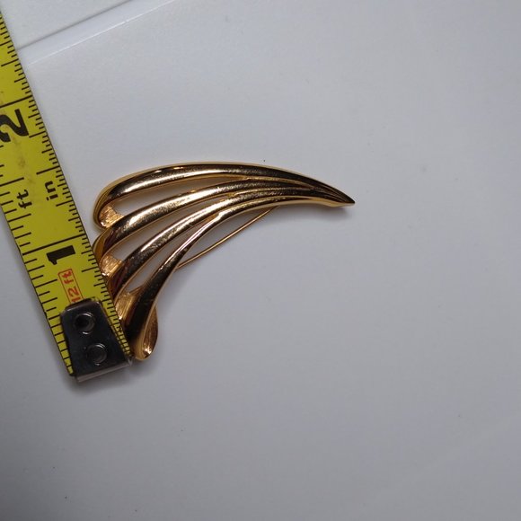 Vintage Monet Decorative Metal Brooch - Picture 15 of 15